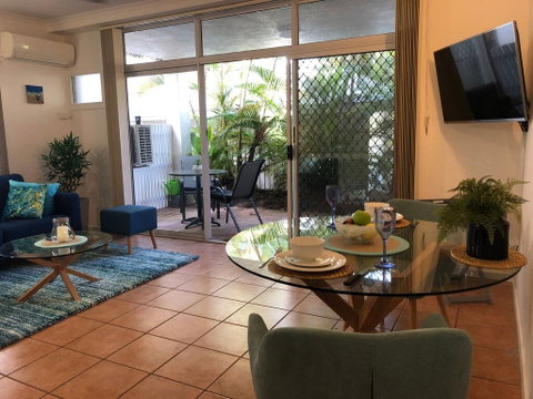Crystal Palms - Australia Accommodation 3