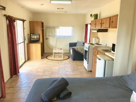 Cute Private Studio Flat With AIRCON! - Australia Accommodation 1