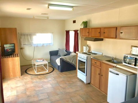 Cute Private Studio Flat With AIRCON! - Australia Accommodation 3