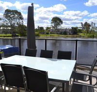 Cypress Drive Town House - Australia Accommodation