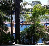Cypress waterfront spa apartment - Australia Accommodation