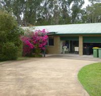 dad  alice's place - Australia Accommodation