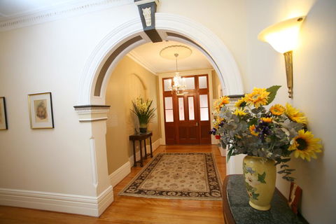 Darcy's Hotel - Australia Accommodation 0
