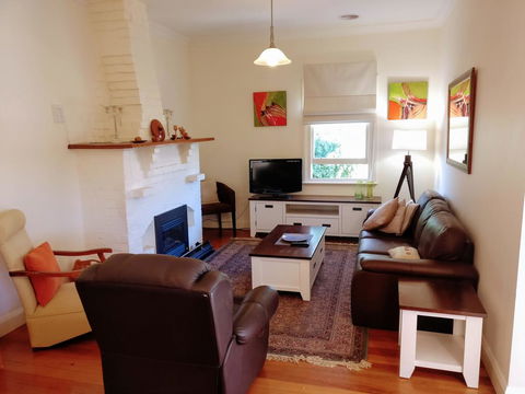 Darling House Castlemaine - Australia Accommodation 3