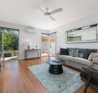 Deluxe Unit with Pool Parking and Gym near Beaches - Australia Accommodation