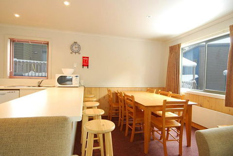Discobulous 6 - Australia Accommodation 2