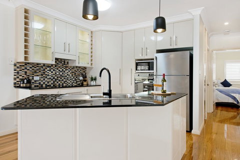 Dolphin Cove - Apt 5 - Australia Accommodation 3