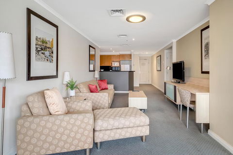 DREAM HARBOUR VIEW 2 BRM // GYM, POOL And PARKING - Australia Accommodation 3