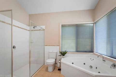 DRIFTWOOD VILLA - Free Wifi, Walk To Beach - Australia Accommodation 2