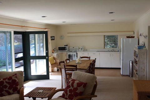 East Street Retreat - Australia Accommodation 2