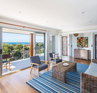 Easy Living at 14 Daphne Street - Australia Accommodation