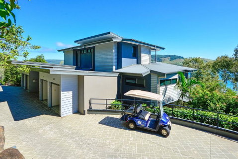 Edge 2 Ocean Front Luxury 3 Bedroom Split Level Spacious With Sofa Bed + Buggy - Australia Accommodation 2