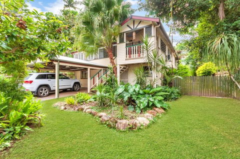 Edge Hill Holiday Home / Cairns - Australia Accommodation 0