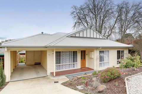 Edwards Rose - Australia Accommodation 0