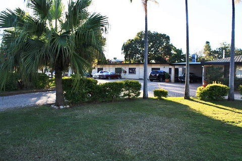 Emerald Tower Motor Inn - Australia Accommodation 1