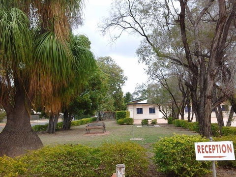 Emerald Tower Motor Inn - Australia Accommodation 2