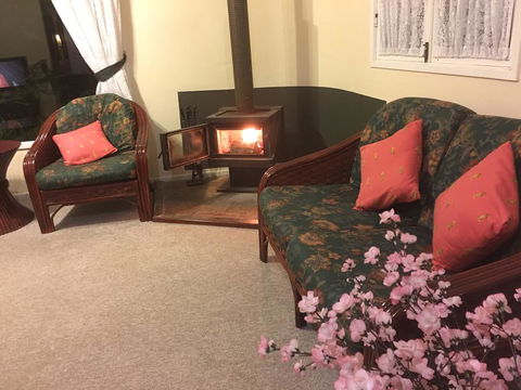 English Gardens - Garden Cottage - Australia Accommodation 3