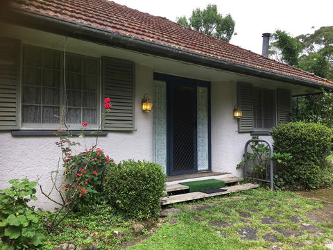English Gardens - Garden Cottage - Australia Accommodation 1