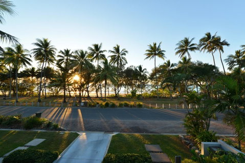 Esplanade Villa - Australia Accommodation 1