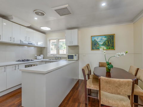 Exclusive Handy Holiday House - Australia Accommodation 3