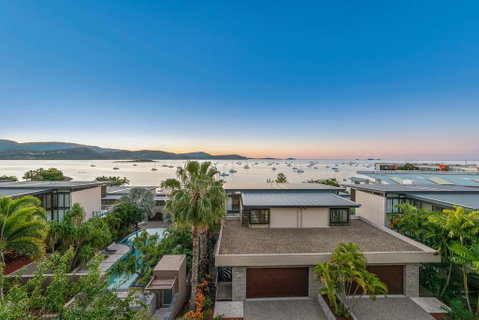 Executive On Whisper Bay - Cannonvale - Australia Accommodation 3