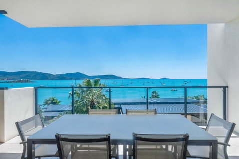 Executive On Whisper Bay - Cannonvale - Australia Accommodation 0
