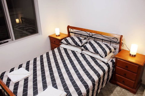 Executively Styled 2 Bed, 2 Bath, Perfect Location - Australia Accommodation 2