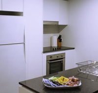 Executively Styled 2 Bed 2 Bath Perfect Location - Australia Accommodation