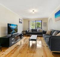 Family Getaway - Walk to Bay Beach - Australia Accommodation