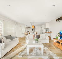 Family House With BBQ Deck Water View and Parking - Australia Accommodation