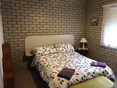 Flat 1/15 Dalmeny Drive - Australia Accommodation 2