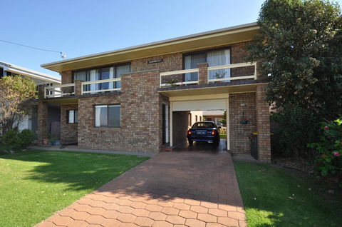 Flat 1/15 Dalmeny Drive - Australia Accommodation 0