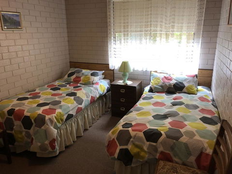 Flat 1/15 Dalmeny Drive - Australia Accommodation 3