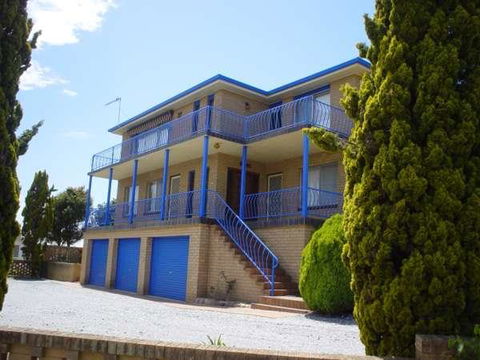 Flat 2 - 3 Bay Lane - Australia Accommodation 0
