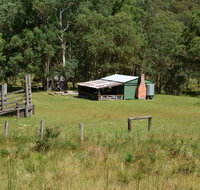 Four Bull Hut - Australia Accommodation