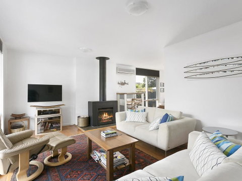 Front Beach Shack - Renovated House In A Quiet Location - Australia Accommodation 1