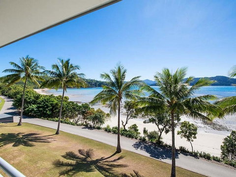 Fully Renovated Frangipani Beach Front Apartments - Australia Accommodation 3