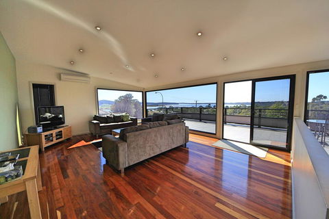 Georges Bay Luxury - Australia Accommodation 0