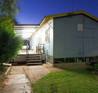 Getaway Villas Unit 3 - 3 Bedroom Self-Contained Villa with a Deck - Australia Accommodation