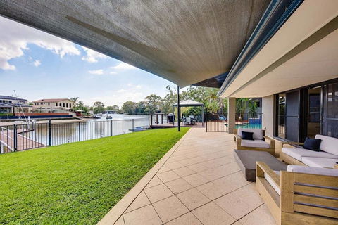 Gold Coast Stunning Waterfront Holiday Retreat - Australia Accommodation 3