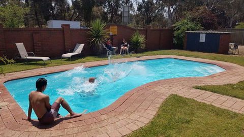 Golden Country Motel And Caravan Park - Australia Accommodation 1