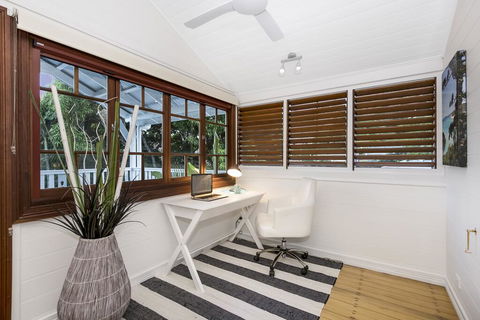 Gorgeous Home 3 Mins To Strand - Australia Accommodation 1