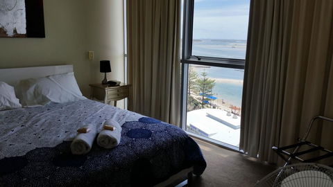 Grand Hotel Ocean View Apartment Labrador - Australia Accommodation 2
