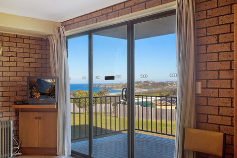 Grandview Apartment - Ocean Views - Australia Accommodation 1
