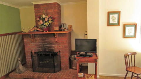 Gumtree On Gillies Bed And Breakfast - Australia Accommodation 3
