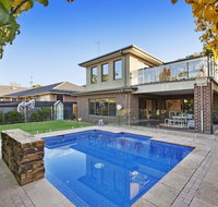 Hampton Haven with Pool for families and a max of 8 adults. - Australia Accommodation