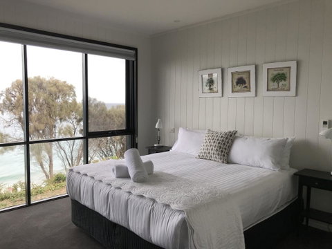 Hamptons On The Bay - Australia Accommodation 1