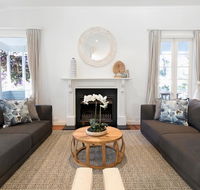 Hamptons Style Family Home 5 Minutes From Beach - Australia Accommodation