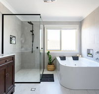 Hamptons Waterfront Getaway - Australia Accommodation