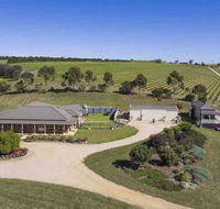 Harry Scotts Farmhouse At Vineyard - Australia Accommodation